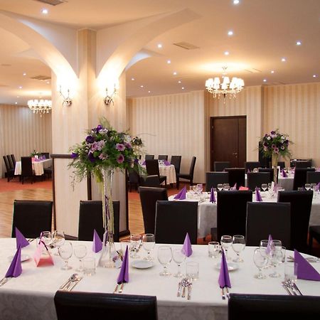 Hotel Hanul De La Rascruce Арад Екстериор снимка