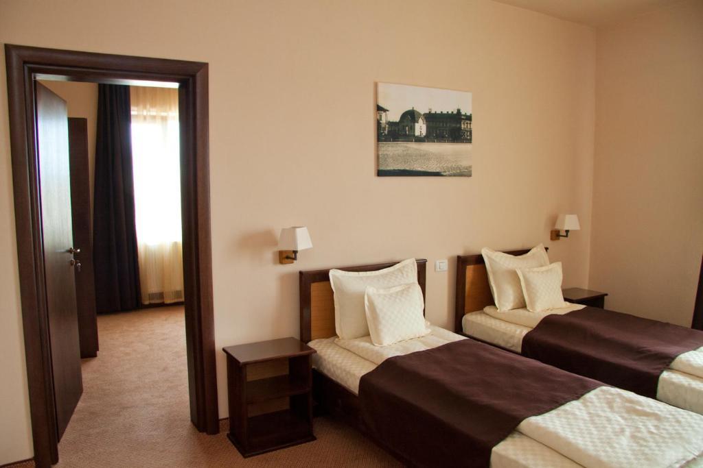 Hotel Hanul De La Rascruce Арад Стая снимка