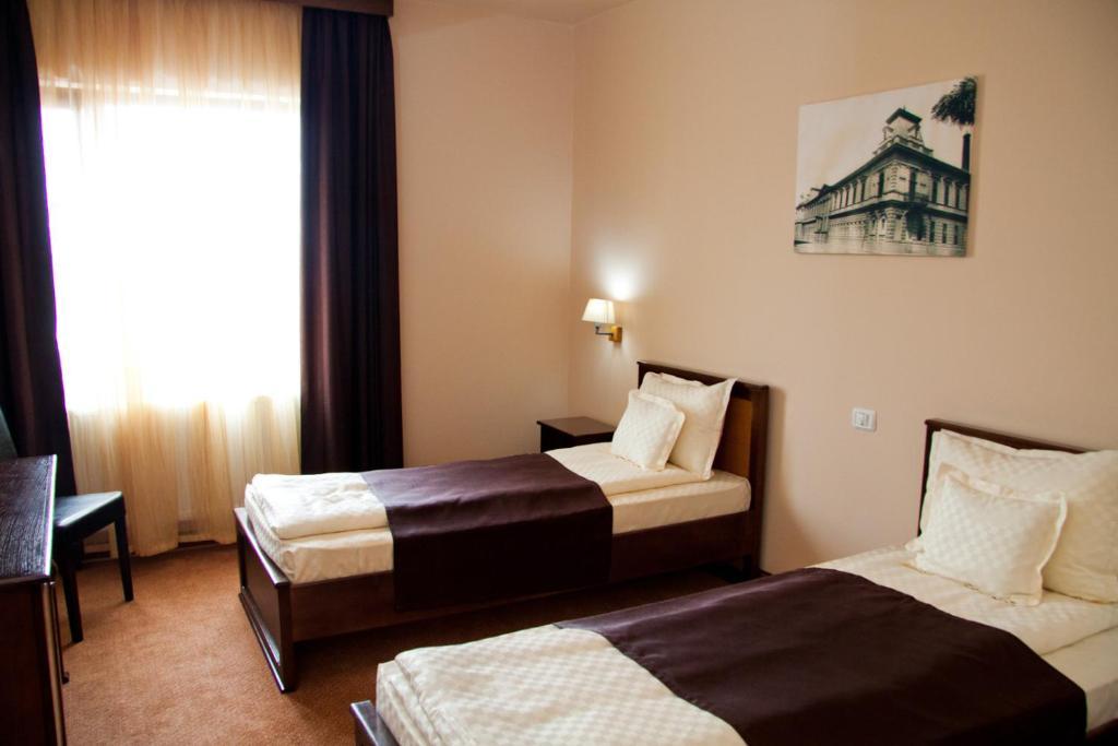 Hotel Hanul De La Rascruce Арад Стая снимка