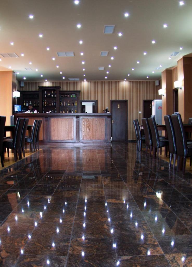 Hotel Hanul De La Rascruce Арад Екстериор снимка